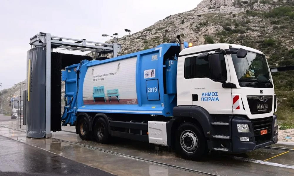Οδηγός κατηγορείται ότι βίασε συνάδελφό του μέσα σε απορριμματοφόρο
